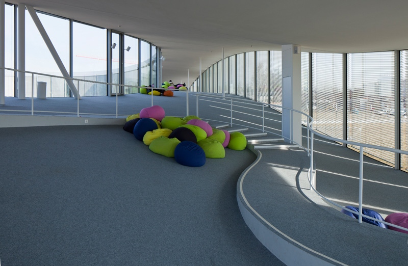 Ecole Polytechnique Federale: Rolex Learning Center (SANAA 2010)